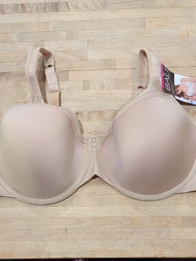 NWT Bali Ultra Light Underwire Lightly Padded Bra 42D